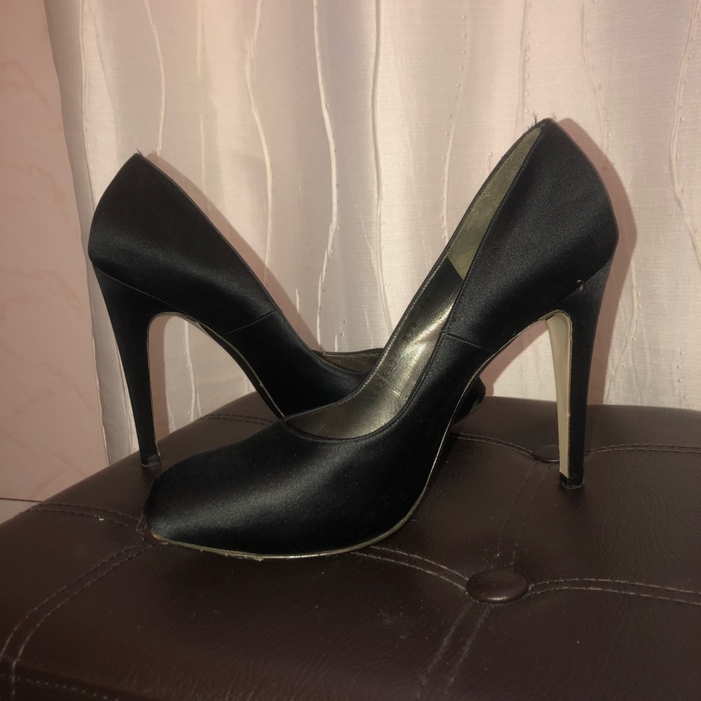 Salvatore Ferragamo Heels!  Accepting Offers!